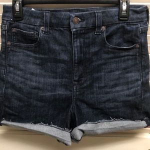 Curvy hi-rise shorts